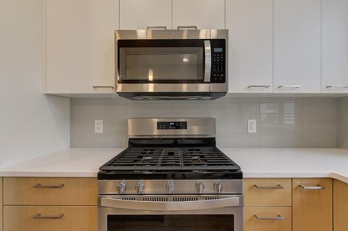 22-13098 Shoreline Way, Lake Country, BC - Indoor Photo Showing Kitchen