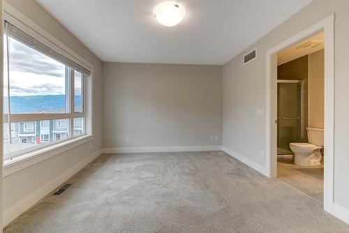 22-13098 Shoreline Way, Lake Country, BC - Indoor Photo Showing Other Room