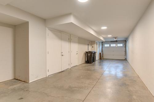 22-13098 Shoreline Way, Lake Country, BC - Indoor Photo Showing Garage