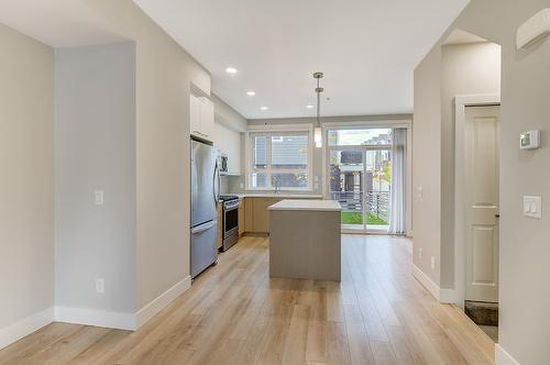 22-13098 Shoreline Way, Lake Country, BC - Indoor Photo Showing Kitchen