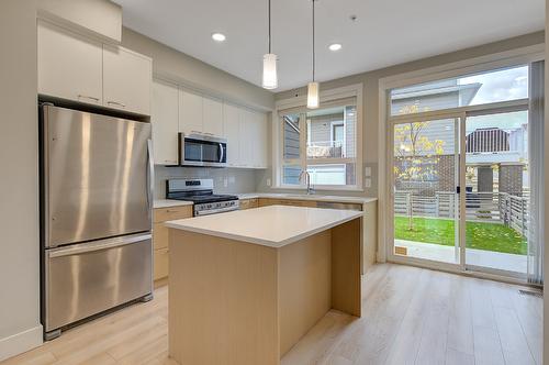 22-13098 Shoreline Way, Lake Country, BC - Indoor Photo Showing Kitchen