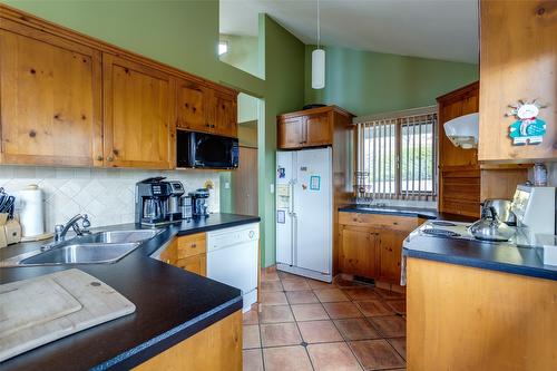 11482 Darlene Road, Lake Country, BC - Indoor Photo Showing Kitchen With Double Sink