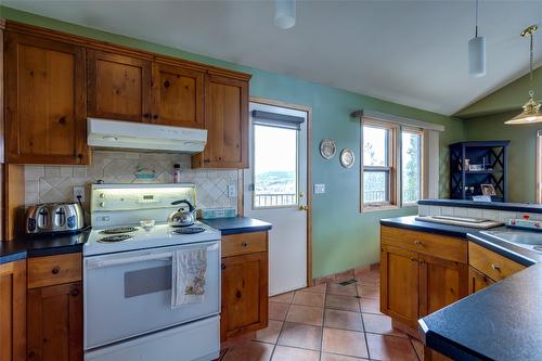 11482 Darlene Road, Lake Country, BC - Indoor Photo Showing Kitchen