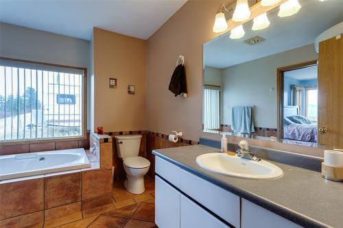 11482 Darlene Road, Lake Country, BC - Indoor Photo Showing Bathroom