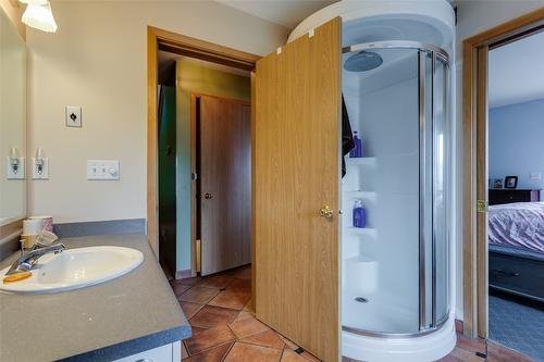 11482 Darlene Road, Lake Country, BC - Indoor Photo Showing Bathroom