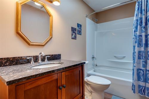 11482 Darlene Road, Lake Country, BC - Indoor Photo Showing Bathroom