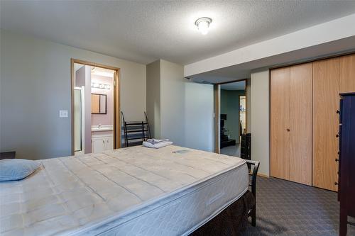 11482 Darlene Road, Lake Country, BC - Indoor Photo Showing Bedroom