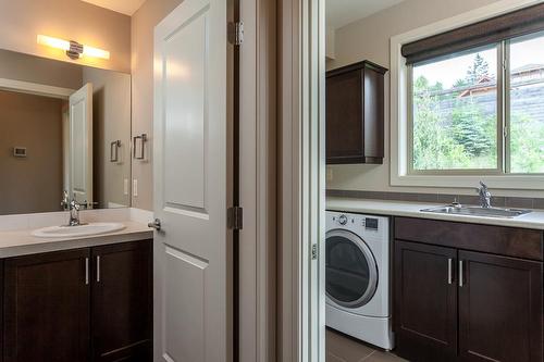 4-1865 Begbie Road, Kelowna, BC - Indoor Photo Showing Laundry Room