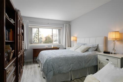 206-3335 Richter Street, Kelowna, BC - Indoor Photo Showing Bedroom