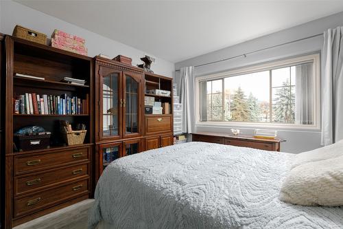 206-3335 Richter Street, Kelowna, BC - Indoor Photo Showing Bedroom