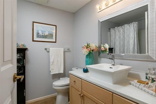 206-3335 Richter Street, Kelowna, BC - Indoor Photo Showing Bathroom