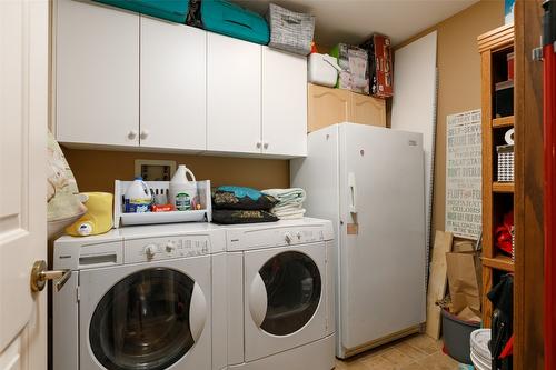 206-3335 Richter Street, Kelowna, BC - Indoor Photo Showing Laundry Room