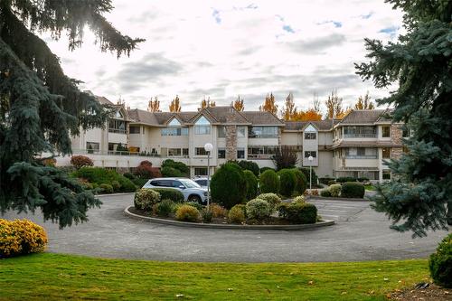 206-3335 Richter Street, Kelowna, BC - Outdoor With Facade