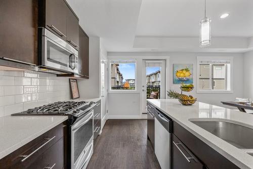 47-3626 Mission Springs Drive, Kelowna, BC - Indoor Photo Showing Kitchen With Upgraded Kitchen