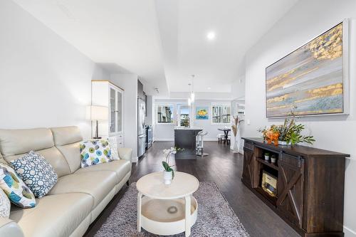 47-3626 Mission Springs Drive, Kelowna, BC - Indoor Photo Showing Living Room