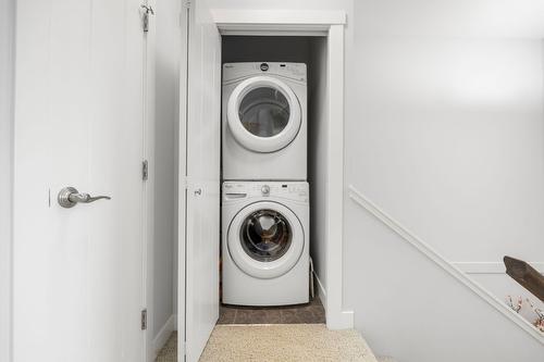 47-3626 Mission Springs Drive, Kelowna, BC - Indoor Photo Showing Laundry Room