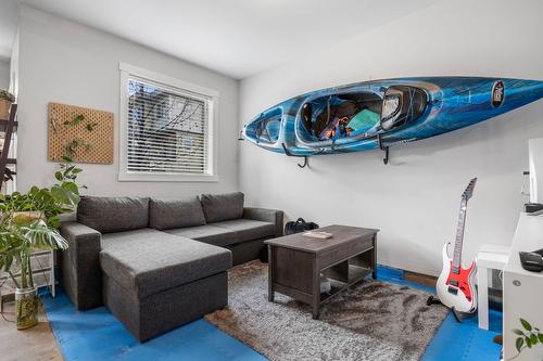 47-3626 Mission Springs Drive, Kelowna, BC - Indoor Photo Showing Living Room