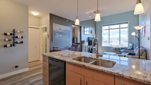 407-130 Barber Road, Kelowna, BC - Indoor Photo Showing Kitchen With Double Sink