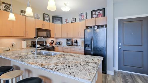 407-130 Barber Road, Kelowna, BC - Indoor Photo Showing Kitchen With Double Sink With Upgraded Kitchen