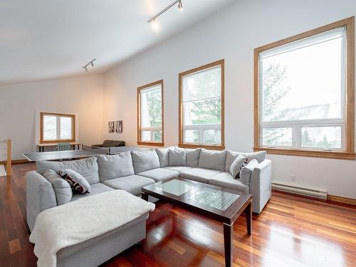 Loft - 555 Ch. Des Peupliers, Piedmont, QC - Indoor Photo Showing Living Room