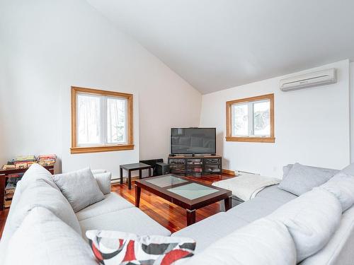 Loft - 555 Ch. Des Peupliers, Piedmont, QC - Indoor Photo Showing Living Room