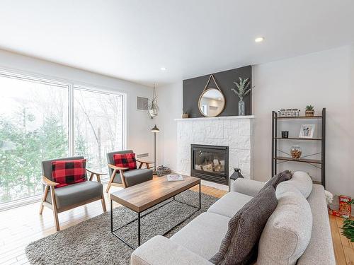 Salon - 555 Ch. Des Peupliers, Piedmont, QC - Indoor Photo Showing Living Room With Fireplace