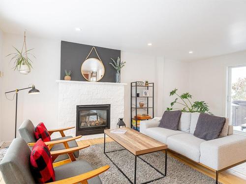 Salon - 555 Ch. Des Peupliers, Piedmont, QC - Indoor Photo Showing Living Room With Fireplace