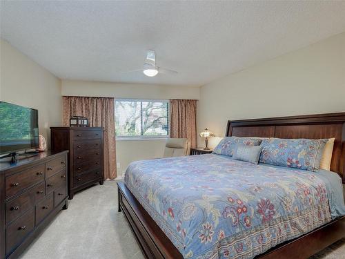 24-3958 Cedar Hill Rd, Saanich, BC - Indoor Photo Showing Bedroom