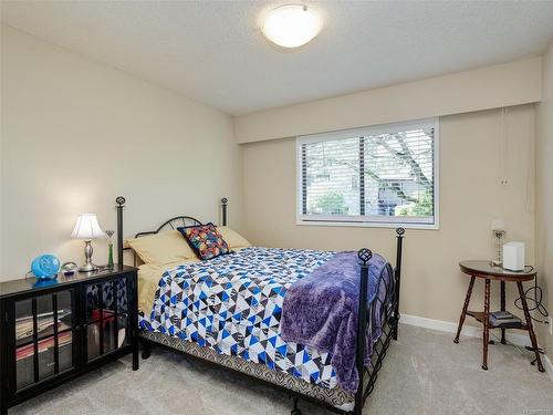 24-3958 Cedar Hill Rd, Saanich, BC - Indoor Photo Showing Bedroom