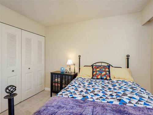 24-3958 Cedar Hill Rd, Saanich, BC - Indoor Photo Showing Bedroom