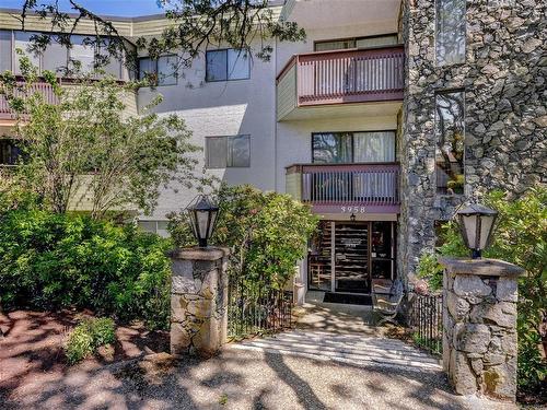 24-3958 Cedar Hill Rd, Saanich, BC - Outdoor With Balcony