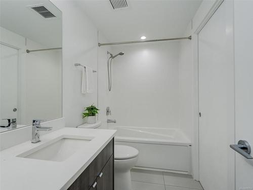 412-2461 Sidney Ave, Sidney, BC - Indoor Photo Showing Bathroom