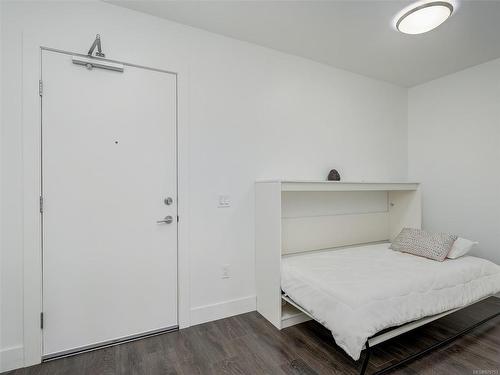 412-2461 Sidney Ave, Sidney, BC - Indoor Photo Showing Bedroom