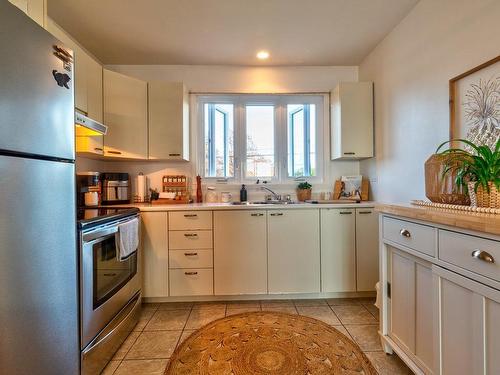 Logement - 191  - 191B Rue De La Rive, Sainte-Anne-De-Sorel, QC - Indoor Photo Showing Kitchen With Double Sink