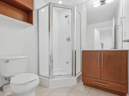 214-2885 Bayview Ave, Toronto, ON - Indoor Photo Showing Bathroom