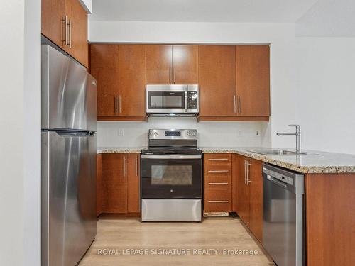 214-2885 Bayview Ave, Toronto, ON - Indoor Photo Showing Kitchen With Stainless Steel Kitchen