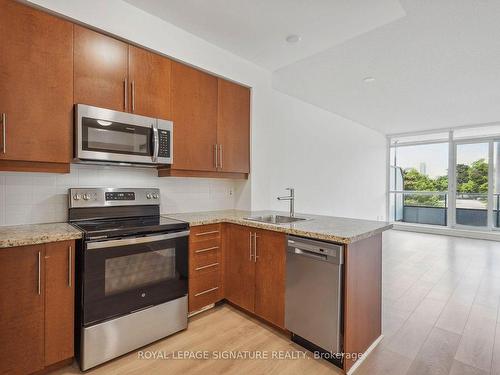 214-2885 Bayview Ave, Toronto, ON - Indoor Photo Showing Kitchen With Stainless Steel Kitchen