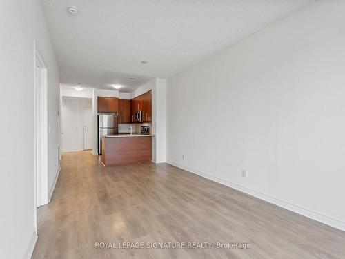 214-2885 Bayview Ave, Toronto, ON - Indoor Photo Showing Kitchen