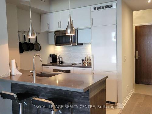 518-8 Mercer St, Toronto, ON - Indoor Photo Showing Kitchen With Upgraded Kitchen