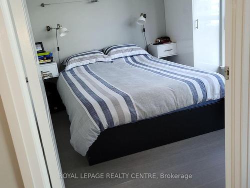 518-8 Mercer St, Toronto, ON - Indoor Photo Showing Bedroom