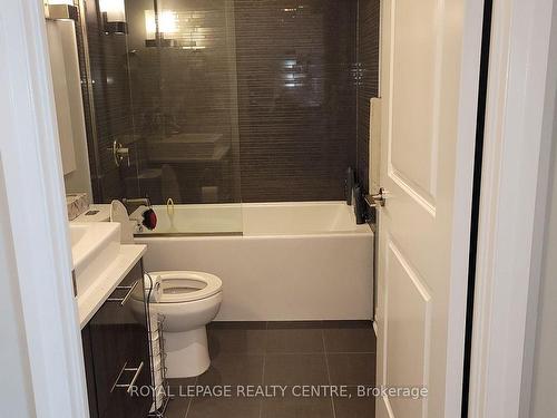 518-8 Mercer St, Toronto, ON - Indoor Photo Showing Bathroom