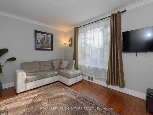 Main-290 Bogert Ave, Toronto, ON - Indoor Photo Showing Living Room