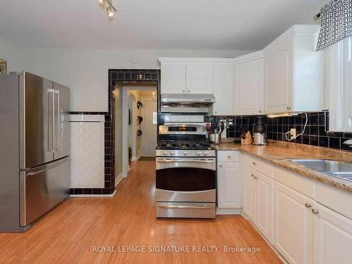 Main-290 Bogert Ave, Toronto, ON - Indoor Photo Showing Kitchen