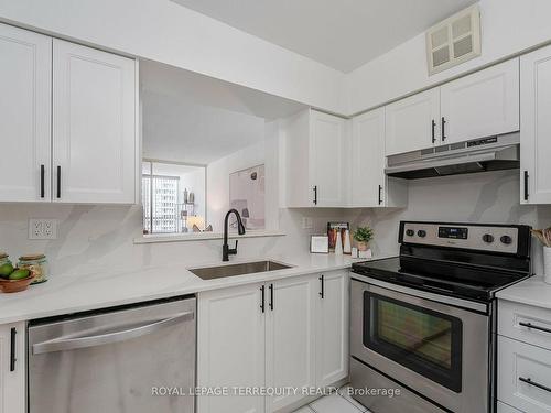 1716-30 Greenfield Ave, Toronto, ON - Indoor Photo Showing Kitchen