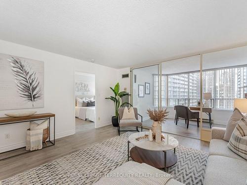 1716-30 Greenfield Ave, Toronto, ON - Indoor Photo Showing Living Room