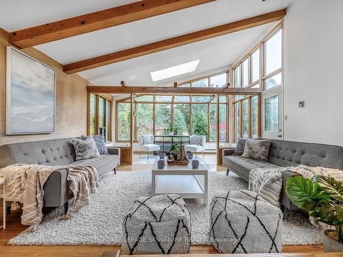 9 Overton Pl, Toronto, ON - Indoor Photo Showing Living Room