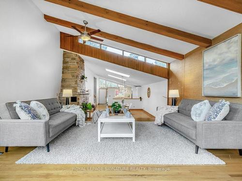 9 Overton Pl, Toronto, ON - Indoor Photo Showing Living Room