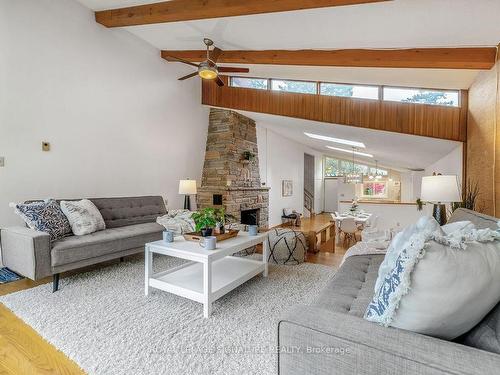 9 Overton Pl, Toronto, ON - Indoor Photo Showing Living Room