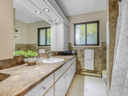 9 Overton Pl, Toronto, ON - Indoor Photo Showing Bathroom