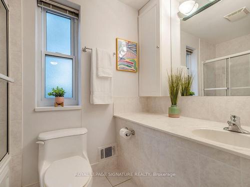 9 Overton Pl, Toronto, ON - Indoor Photo Showing Bathroom